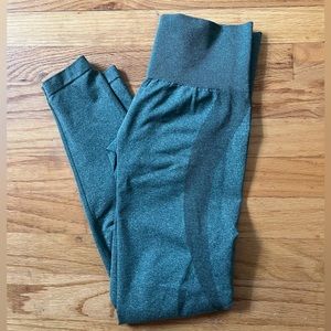 NVGTN leggings in Forrest green